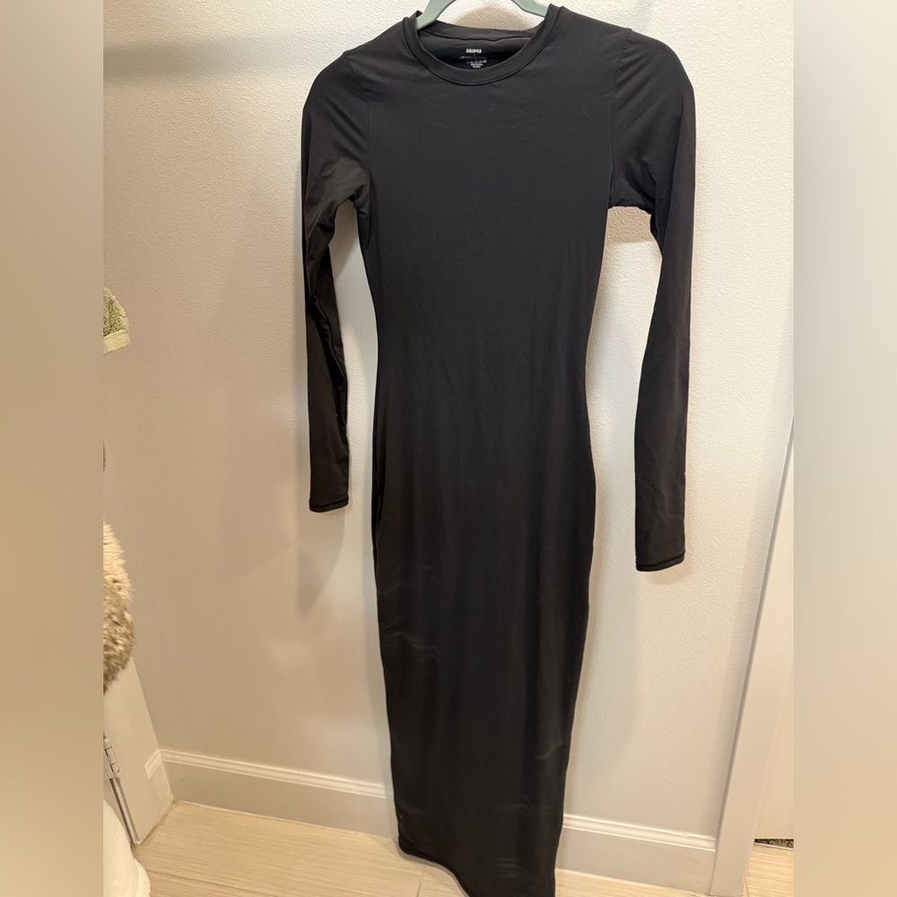 Skims long sleeve slip dress never worn size small